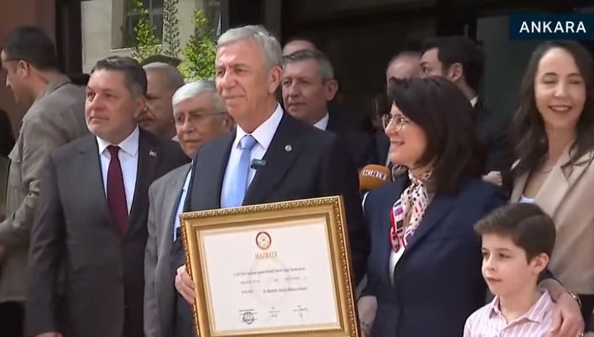 31 Mart seçimini kazanan Mansur Yavaş mazbatasını aldı 31 Mart seçimini kazanan Mansur Yavaş mazbatasını aldı