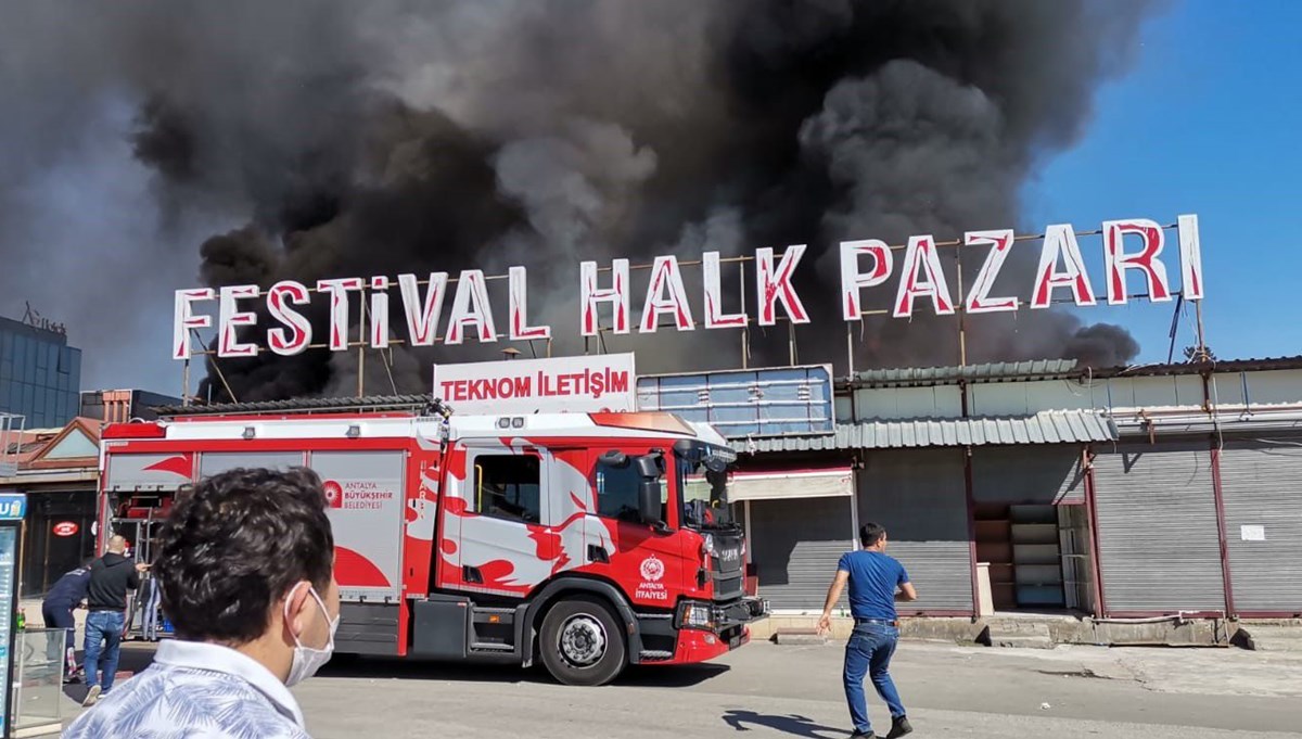 SON DAKİKA HABERİ: Antalya Festival Çarşısı'nda yangın