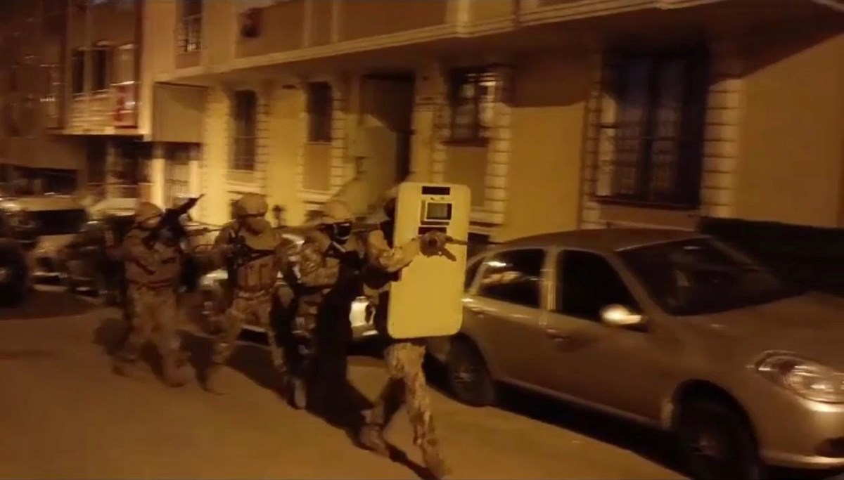 İstanbul'da DAEŞ operasyonu: 33 gözaltı İstanbul'da DAEŞ operasyonu: 33 gözaltı