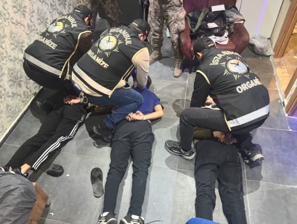 İstanbul'da otoparka el bombalı ve silahlı saldırı: 4 gözaltı - 1