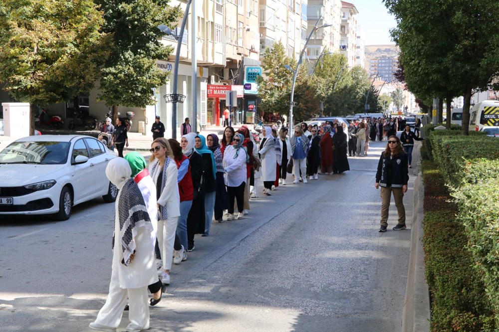 Kadınlardan Gazze'ye destek zinciri: İstanbul'da binlerce kişi toplandı - 14