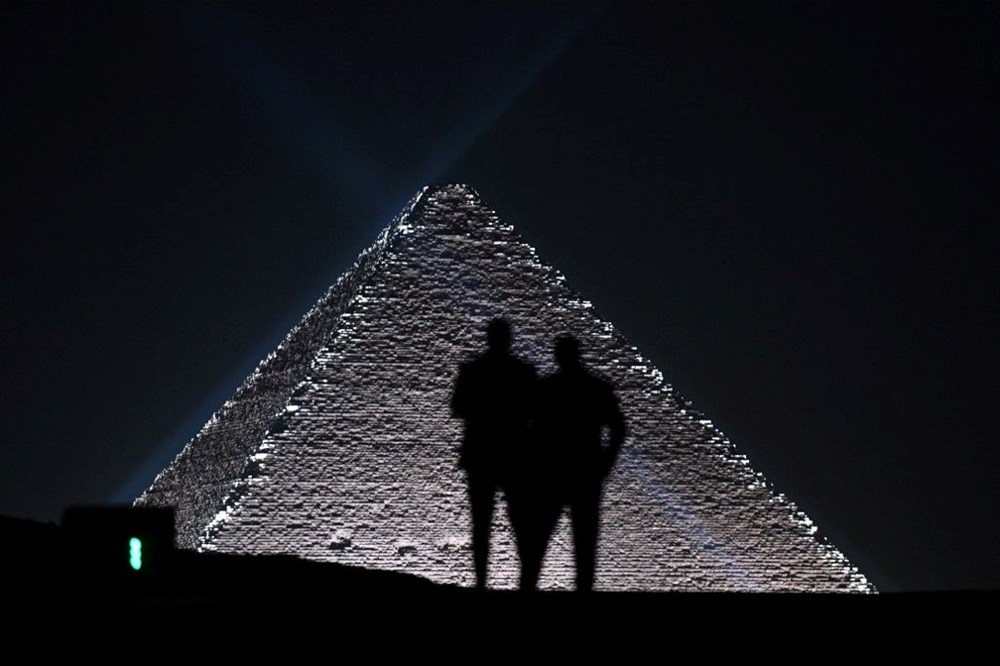 Fransız moda devi Mısır'daki Gize Piramitleri'nde defile yaptı - 7