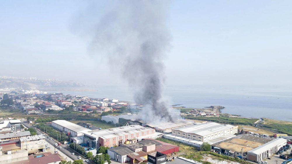 Samsun’da elyaf fabrikasında yangın: Alevler yandaki
fabrikaya da sıçradı - 5