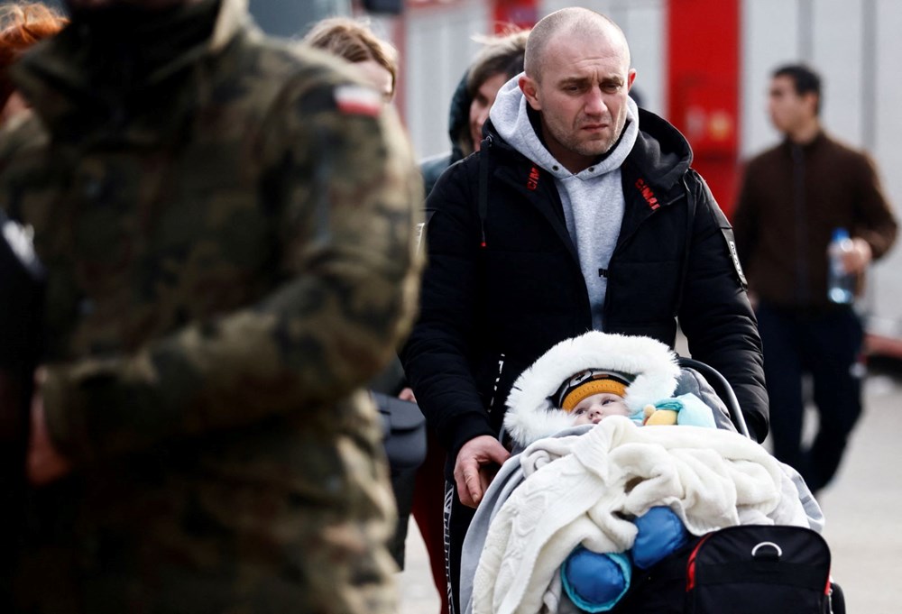 Ukrayna'da vatandaşlar çatışma bölgelerinden tahliye ediliyor - 1
