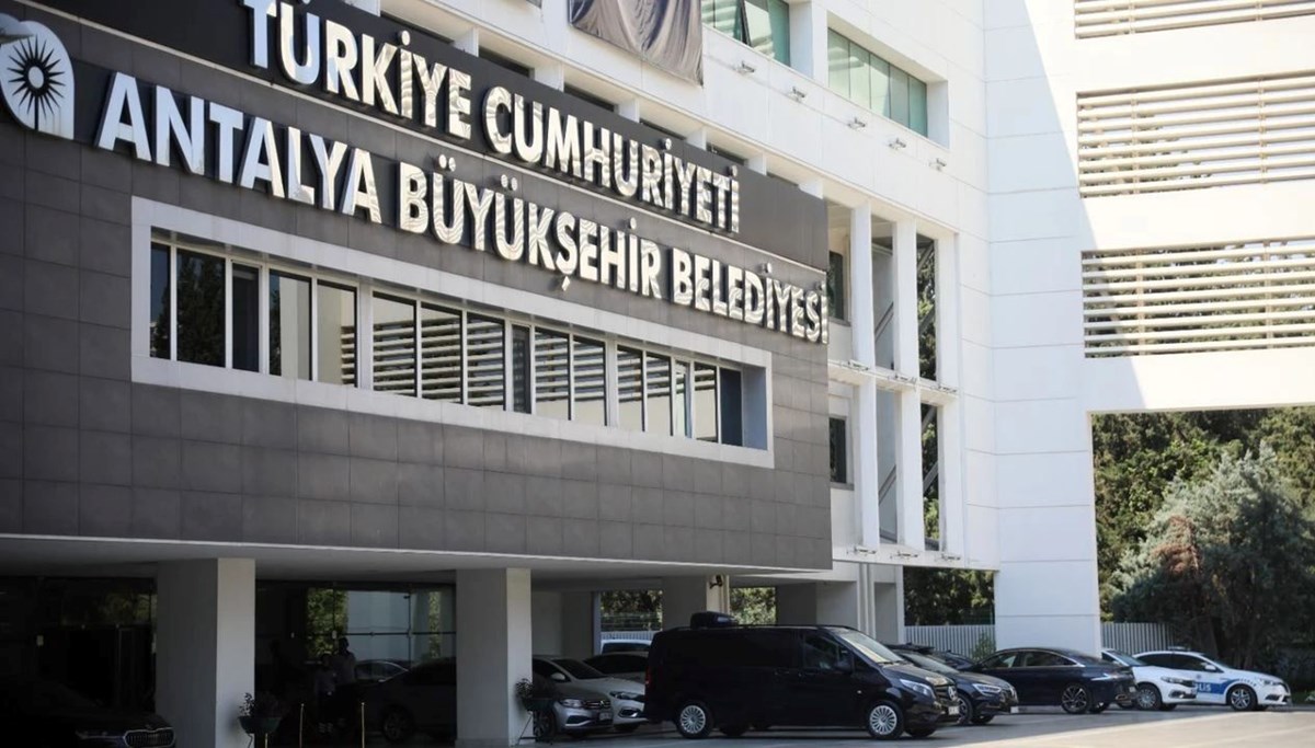 Antalya Belediyesi'ne operasyon Antalya Belediyesi'ne operasyon