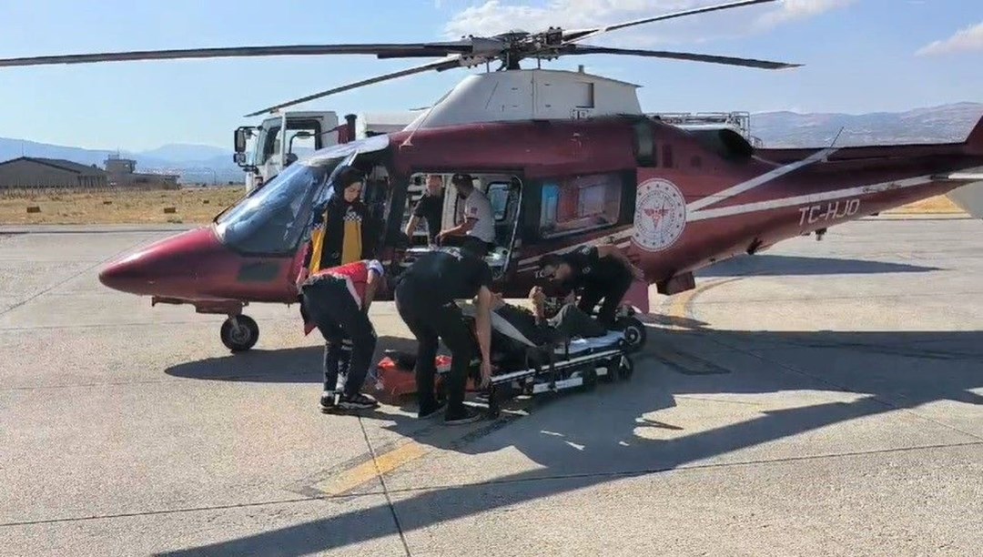 80 yaşındaki hasta için ambulans helikopter havalandı