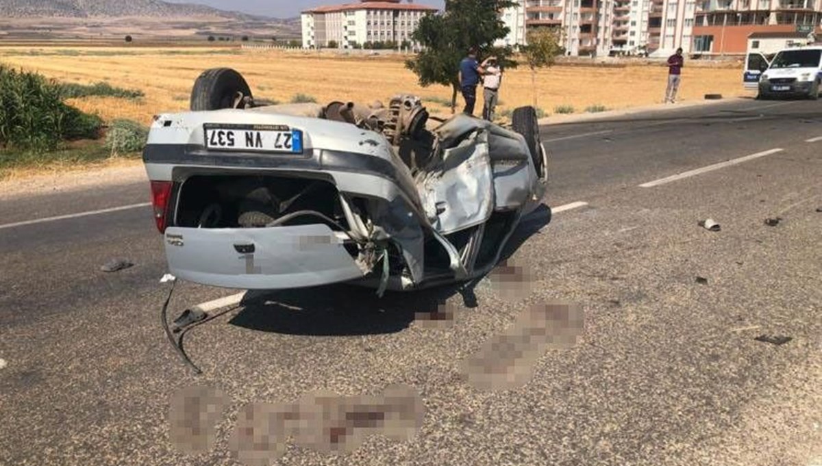 Gaziantep’te iki otomobil kafa kafaya çarpıştı: 4’ü ağır 7 yaralı