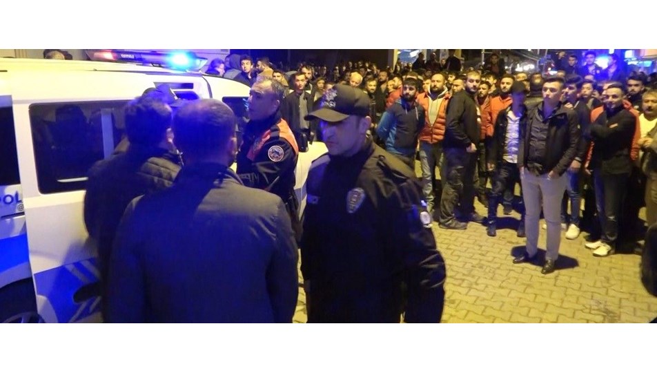 Üç kadını rehin alıp darp etti