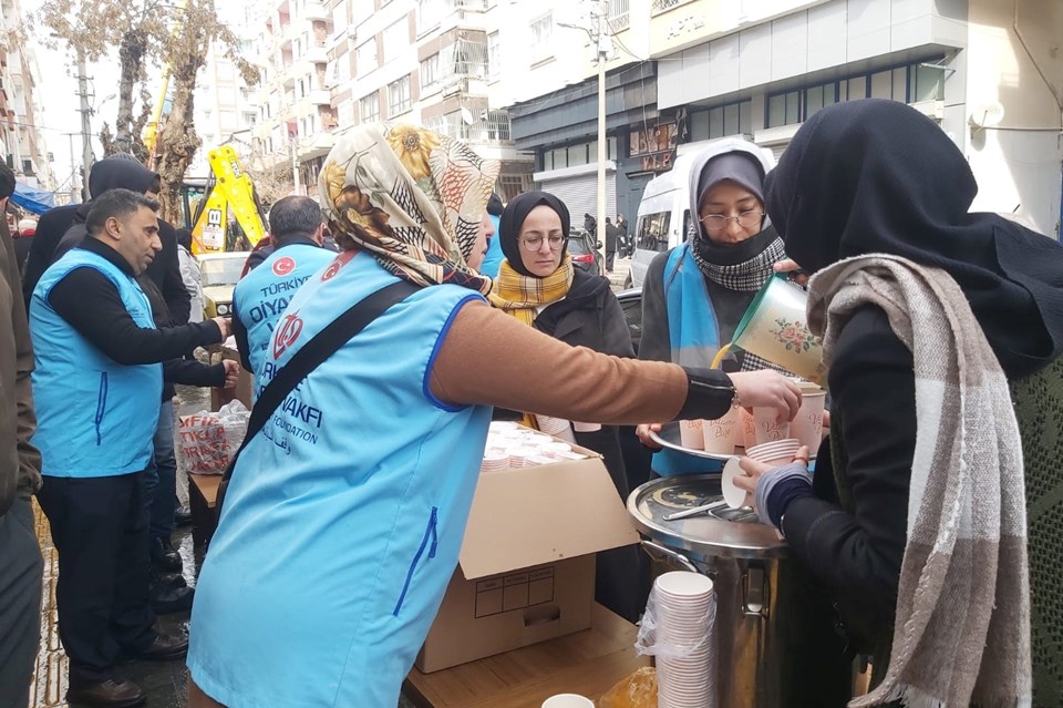 Türkiye Diyanet Vakfı’ndan deprem bölgelerine destekler artarak devam ediyor - 1