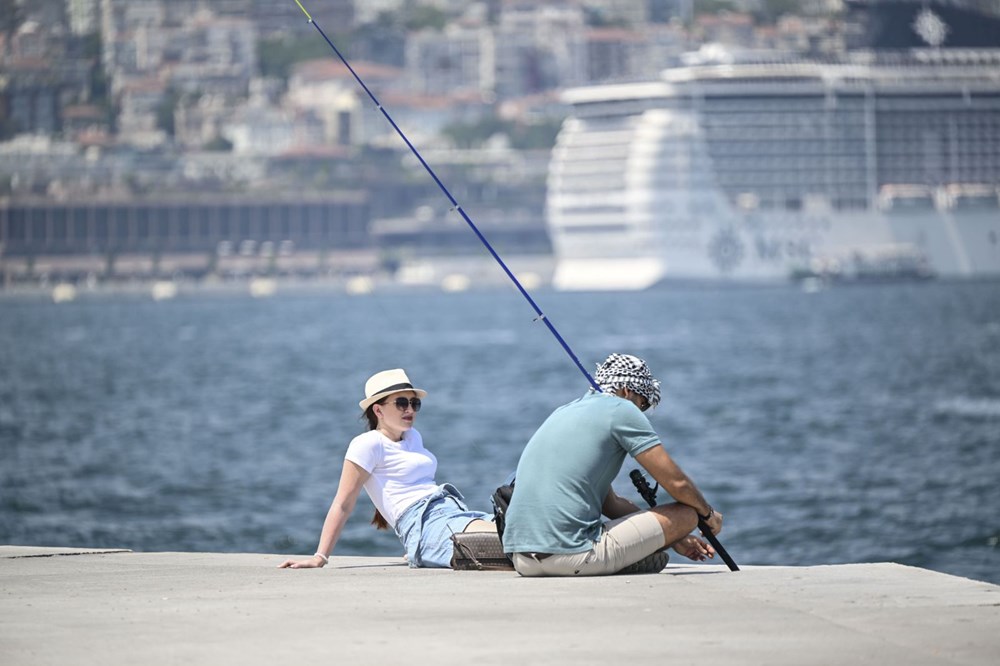 İstanbul’da güneş yakacak! AKOM saat verip yüksek sıcaklık
uyarısı yaptı - 1