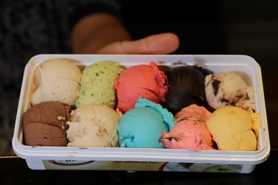 Dondurmada süt tozu ve tatlandırıcı oyunu | Fıstıklı dondurmada bezelye, meyveli dondurmada tatlandırıcı - 1