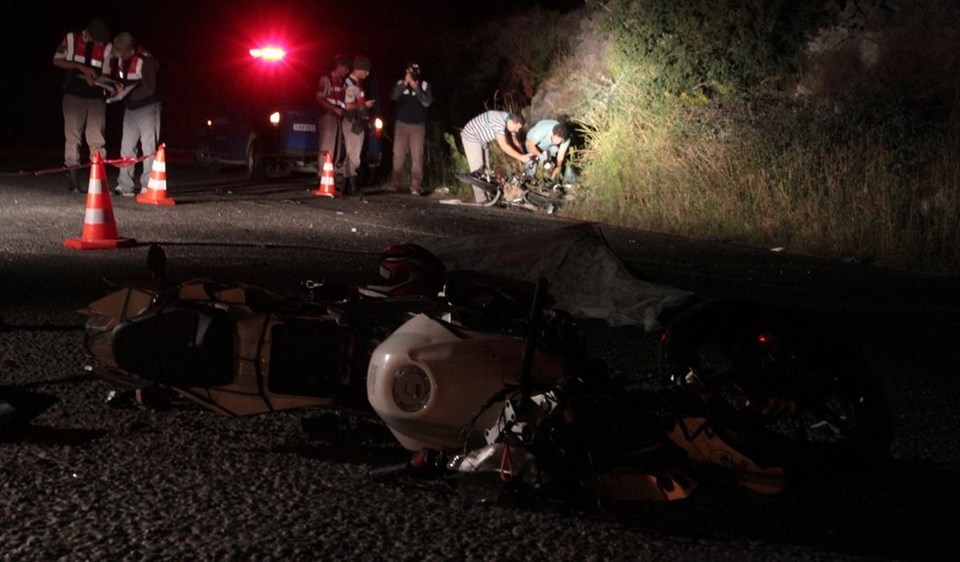 İki motosiklet çarpıştı sürücüler hayatını kaybetti - 1