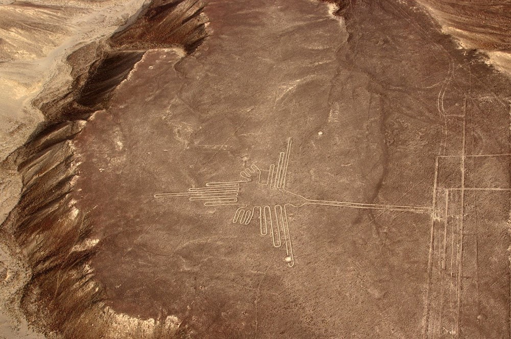 Peru'da arkeologlar bir yamaca çizilmiş 2 bin yıllık kedi figürü keşfetti - 3