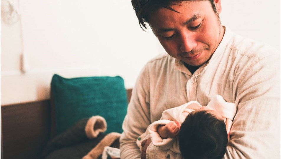 Japonya'da babalar için ezber bozan karar (Bakan babalık izni kullanıyor)