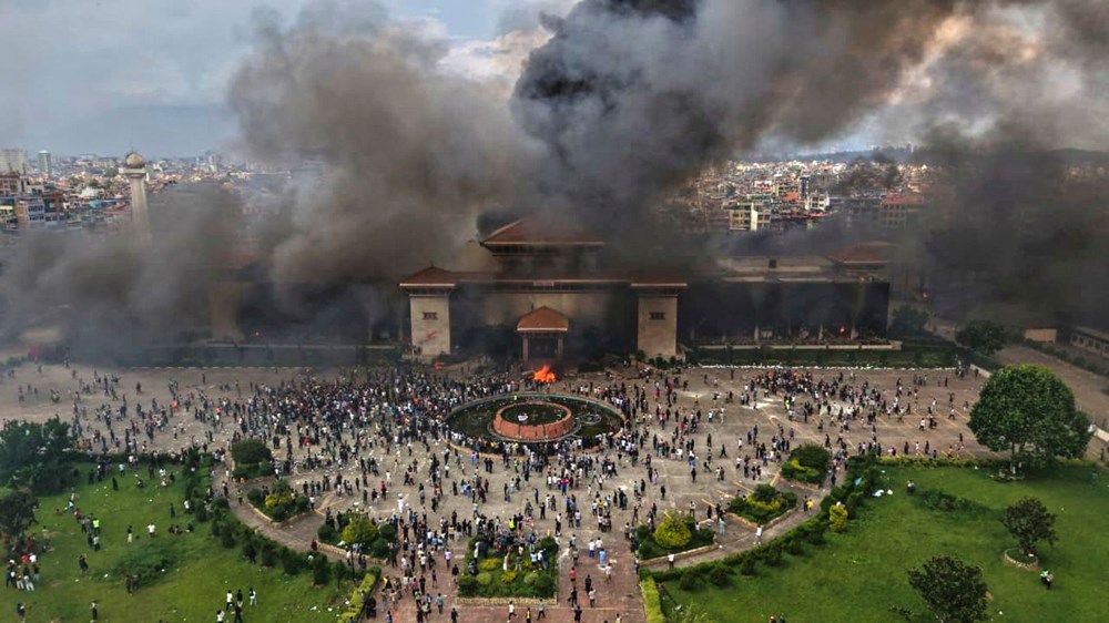 Nepal yeni liderini arıyor: Bakanlar dövüldü, ordu helikopterleri havalandı - 10