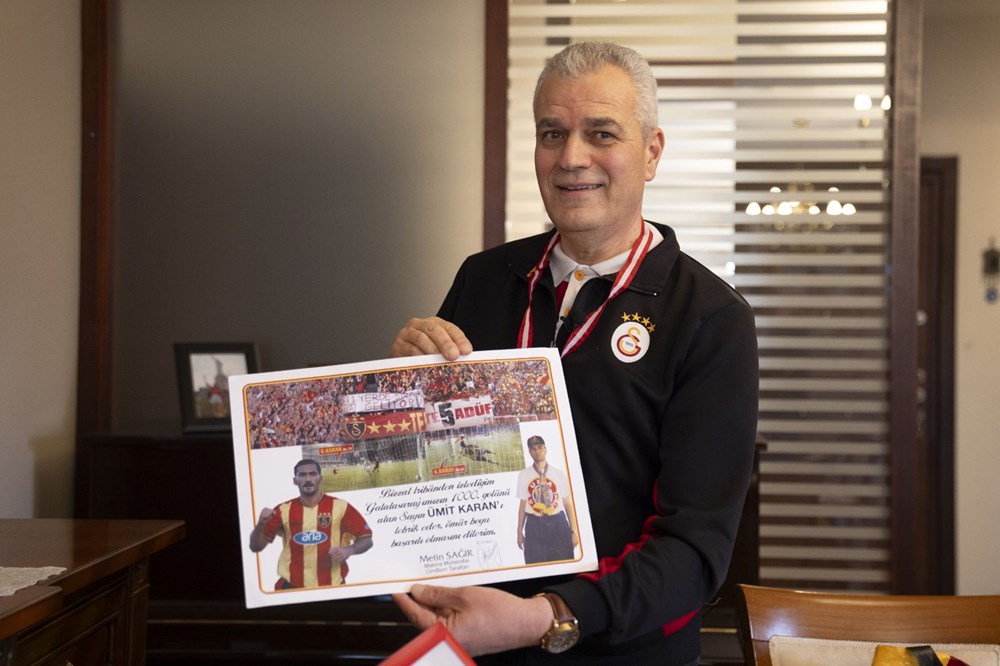 882 maça giden Galatasaray taraftarının hedefi 1000. maç: Maç izlerken su içmiyor, yemek yemiyor 90 dakika telefona bakmıyor! - 5