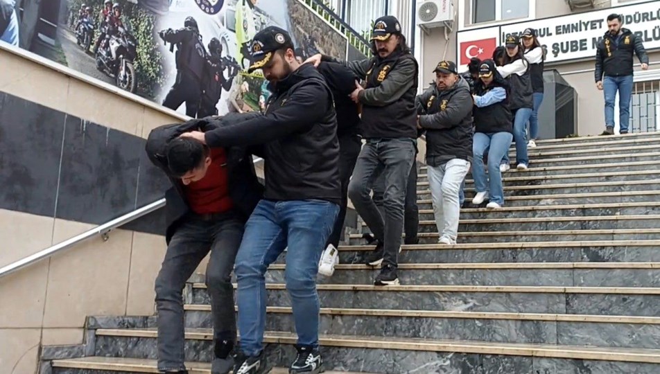 İstanbul'da 13 adrese fuhuş operasyonu