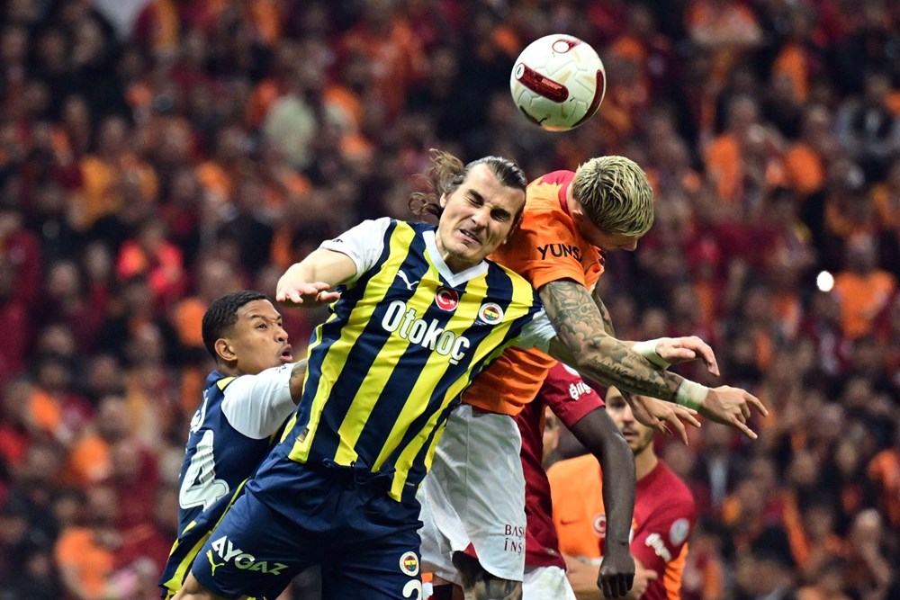 Fenerbahçe, derbide Galatasaray'ı yendi: Süper Lig'de şampiyonluk son haftaya kaldı - 33