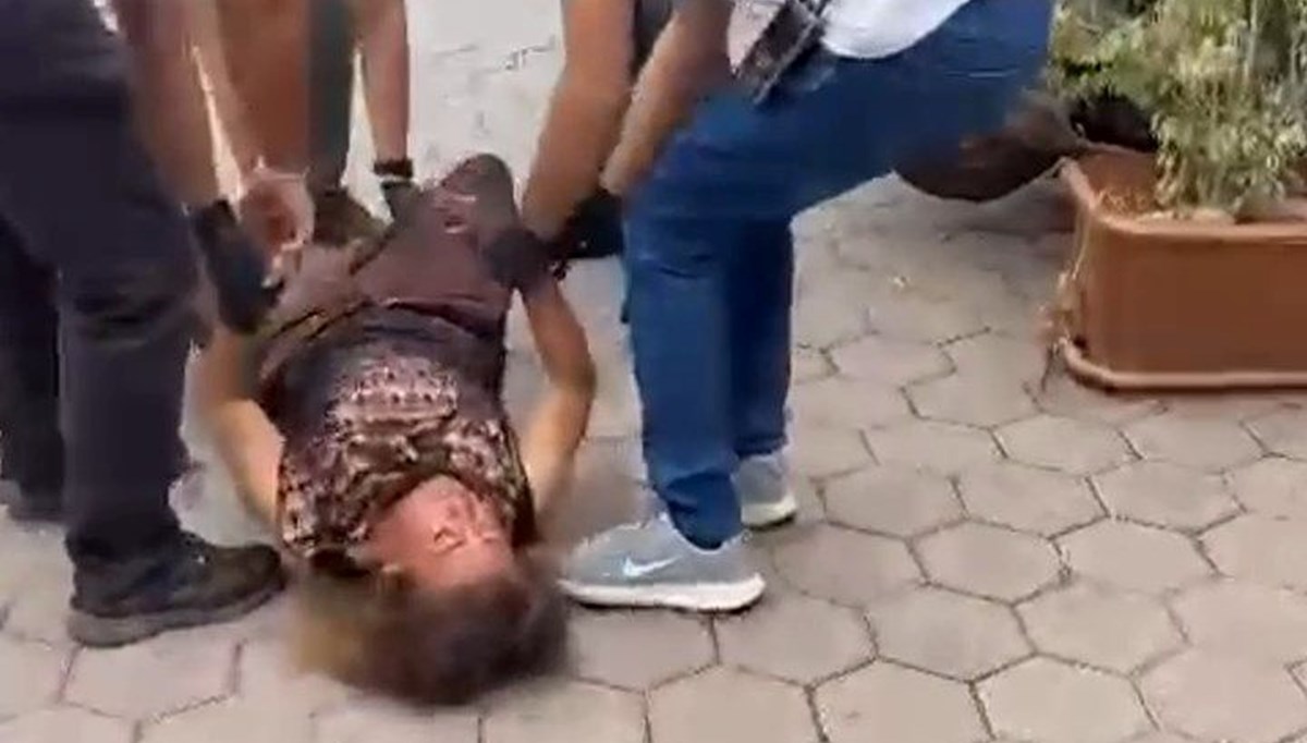 Hırsızlığa suçüstü: Polise direndi, yaka paça gözaltına alındı Hırsızlığa suçüstü: Polise direndi, yaka paça gözaltına alındı