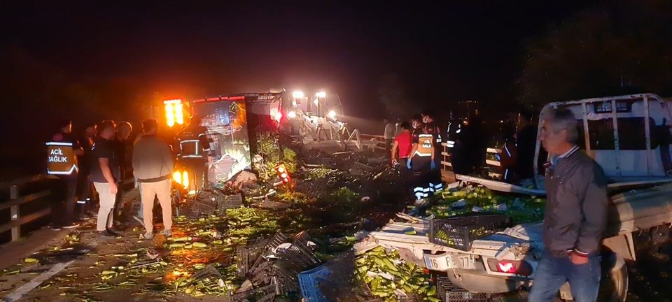 Mevsimlik tarım işçilerini taşıyan kamyonet ile kamyon çarpıştı: 1 ölü, 5 yaralı - 1