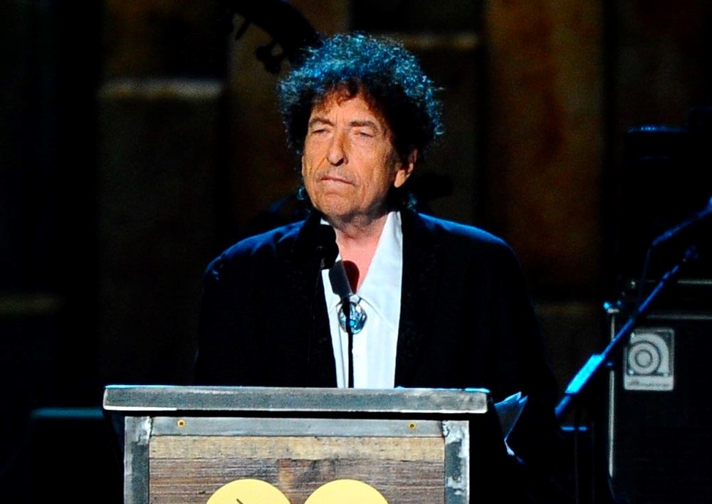 Bob Dylan kitaplarını otomatik kalemle imzaladığı için özür diledi - 5