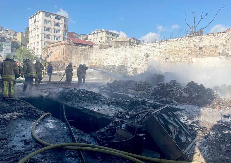 İstanbul'da emniyetin deposunda yangın - 1