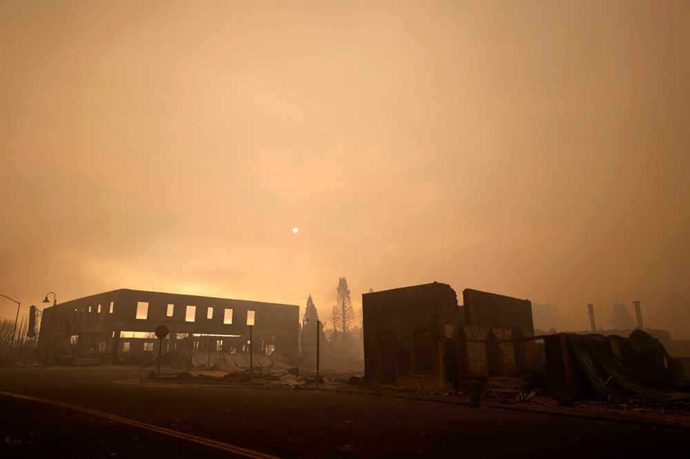 ABD'nin California eyaletindeki yangında bir kasaba yok oldu - 15
