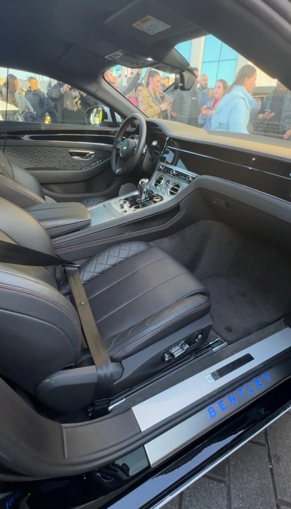 Ferrari devriyede: Vatandaşlar selfie çektiriyor (Bu lüks araçlar hangi çetelere ait?) - 33