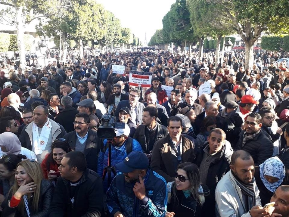 Arjantin ve Tunus'ta öğretmenlerden protesto - 1