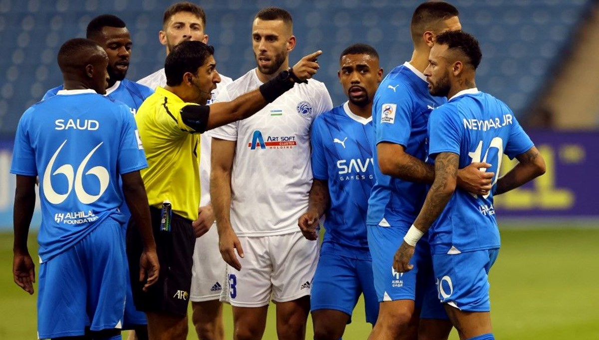 Suudi Arabistan futbolunda yeni tartışma: Premier Lig'den hakem transferi Suudi Arabistan futbolunda yeni tartışma: Premier Lig'den hakem transferi