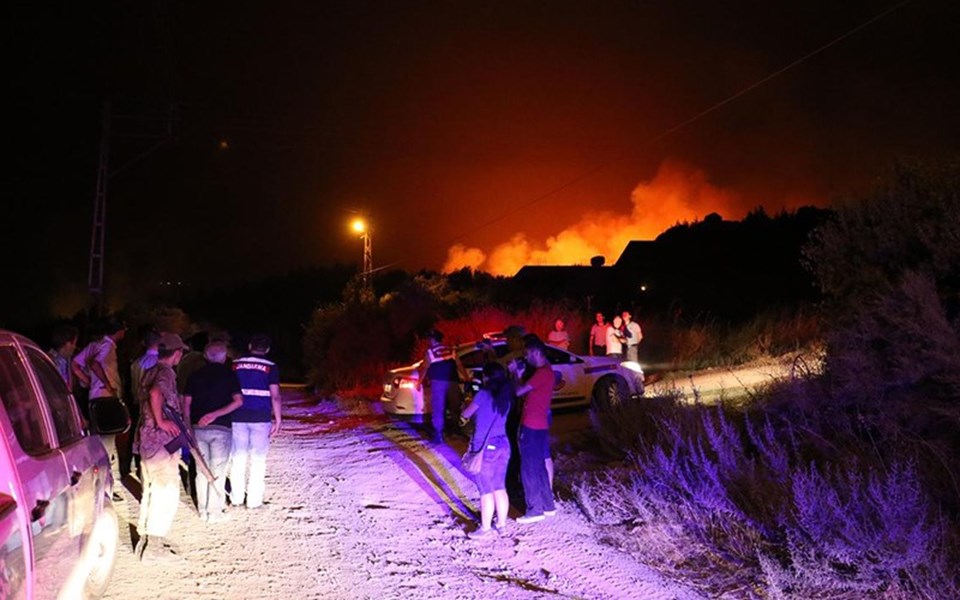 Hatay'da orman yangını: 4 ev boşaltıldı - 1