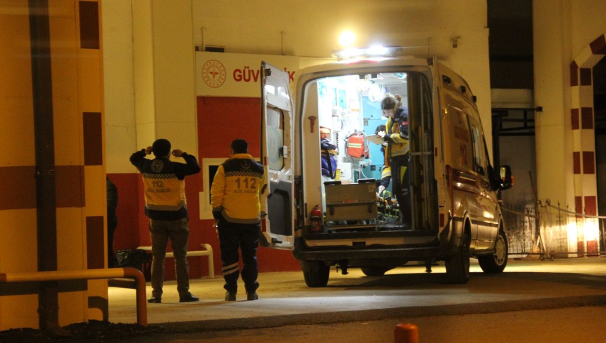 Sivas'ta hafif ticari aracın çarptığı yaya ağır yaralandı Sivas'ta hafif ticari aracın çarptığı yaya ağır yaralandı