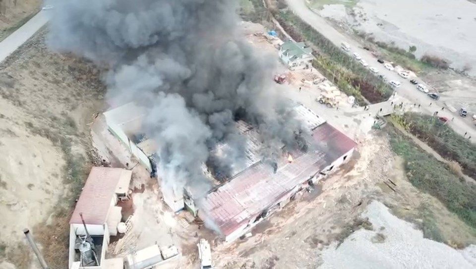 Amasya’da kontrplak fabrikasında yangın - 1