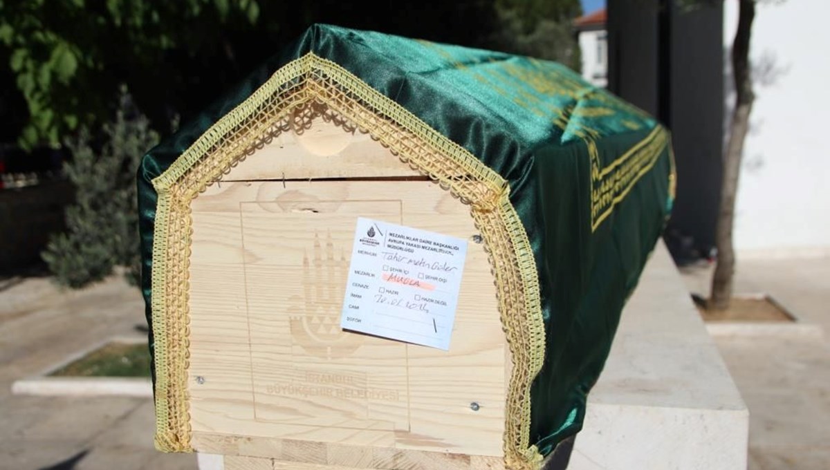 Camide sahipsiz cenaze şaşkınlığı: Ekipler devreye girdi, gerçek ortaya çıktı Camide sahipsiz cenaze şaşkınlığı: Ekipler devreye girdi, gerçek ortaya çıktı