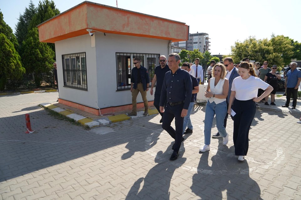 Özgür Özel yine Nehir Zeyrek'i yalnız bırakmadı - 1