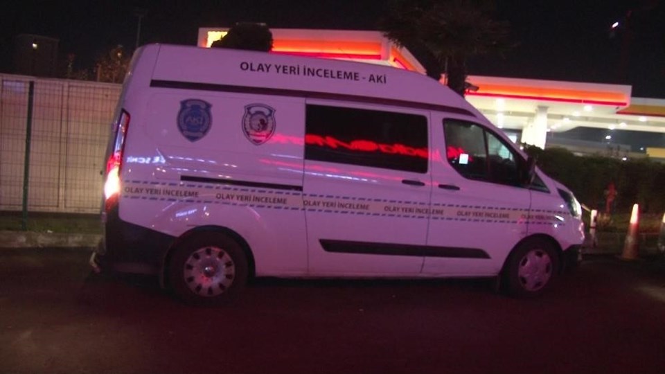 İstanbul'da AVM otoparkında siyanürle intihar - 1