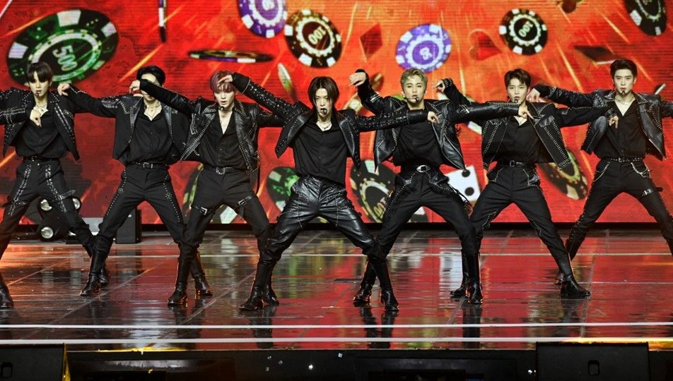 Endonezya'da K-Pop izdihamı: 30 kişi bayıldı, konser yarıda kesildi