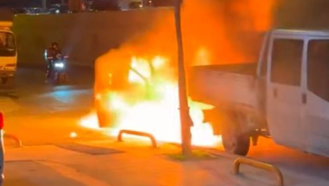 İstanbul'da hafif ticari araç alev topuna döndü