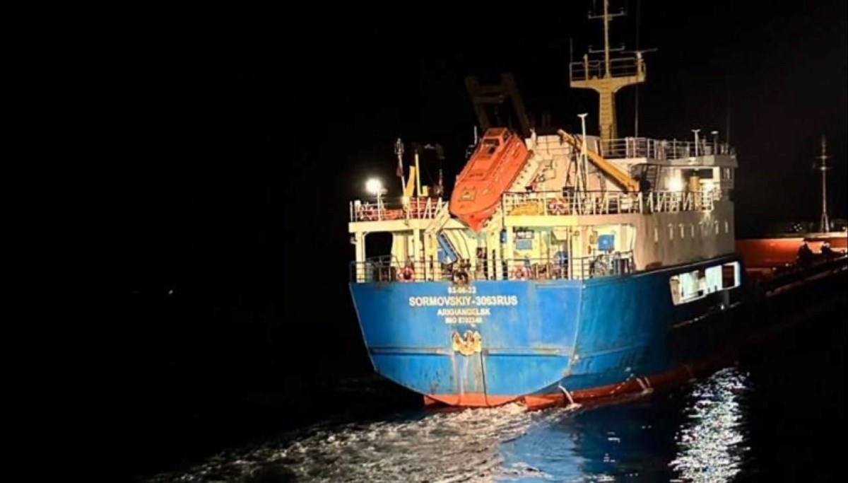 Çanakkale Boğazı'nda arızalanan kargo gemisi kurtarıldı Çanakkale Boğazı'nda arızalanan kargo gemisi kurtarıldı