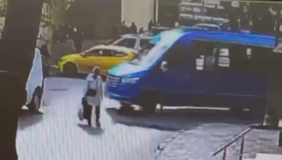 Maltepe’de minibüsün çarptığı yaya yaralandı