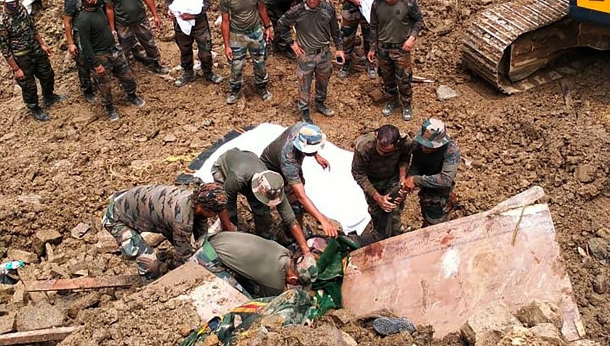 Hindistan’ın Manipur eyaletindeki heyelanda ölenlerin sayısı 42’ye çıktı
