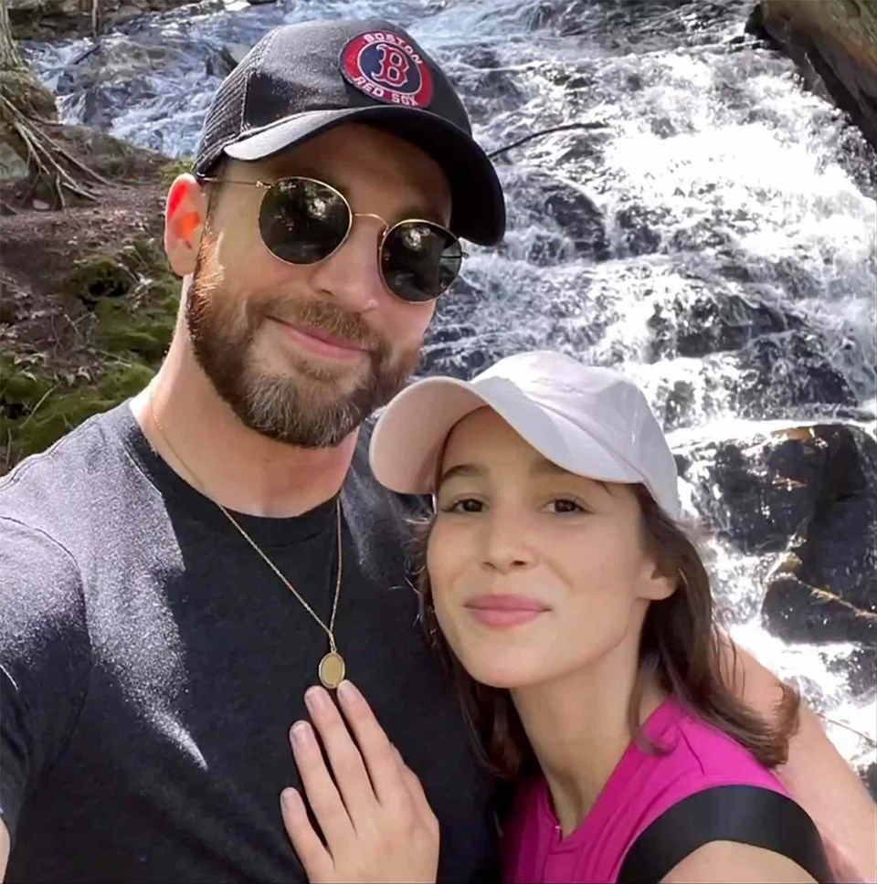 "İlk Yenilmez" Chris Evans ile Alba Baptista dünyaevine girdi - 2