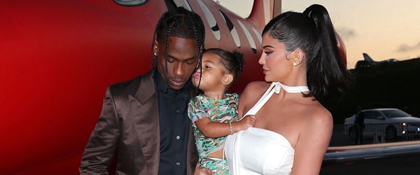 Kylie Jenner ve kızı Stormi’den Travis Scott’a kırmızı halıda destek