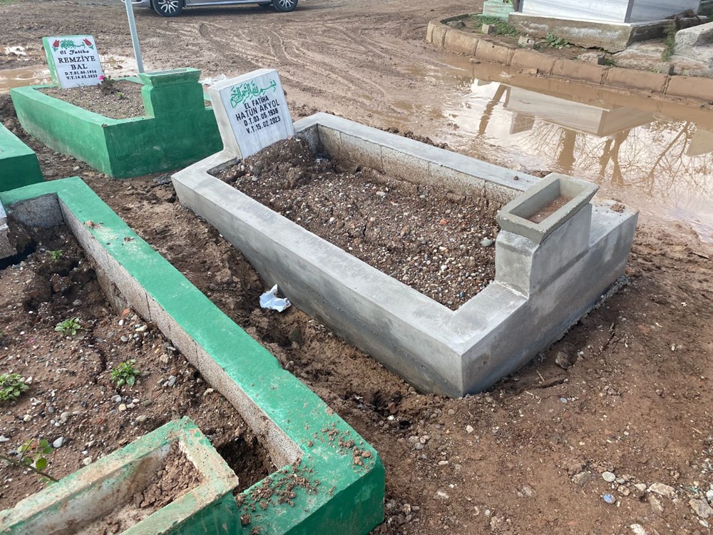 Diyarbakır’da yağmur sonrası depremzedelerin mezarları çöktü - 6