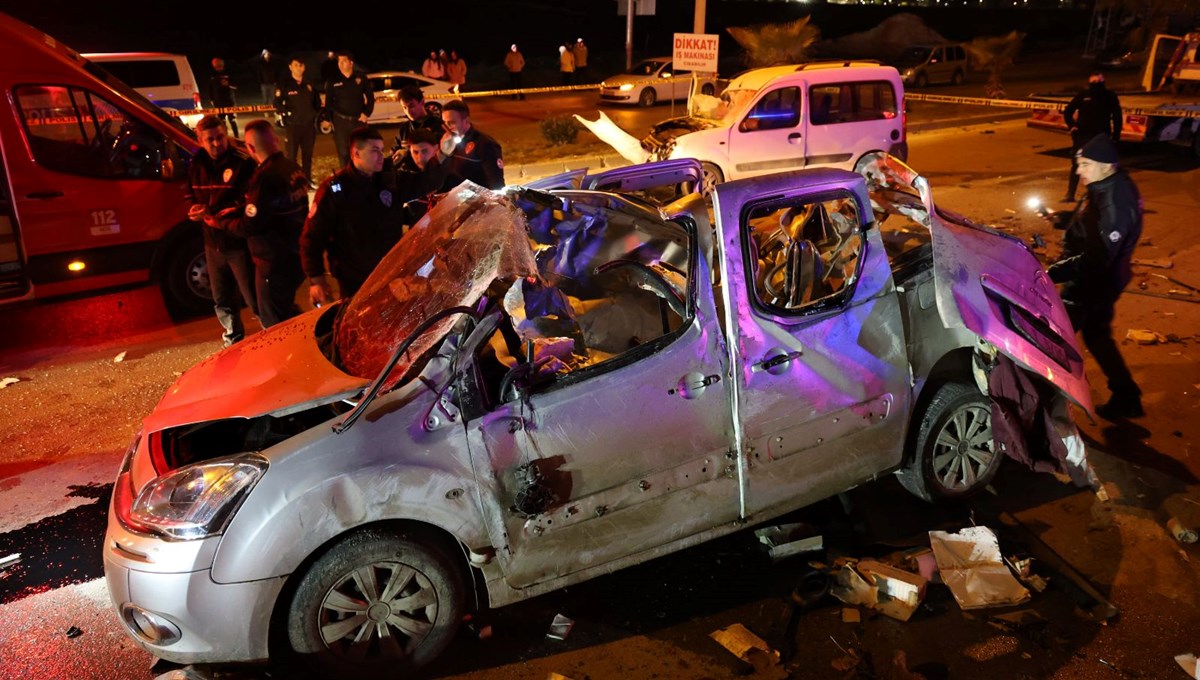 Ters yöne giren araç karşıdan gelen araçla çarpıştı: 1 ölü, 2 yaralı