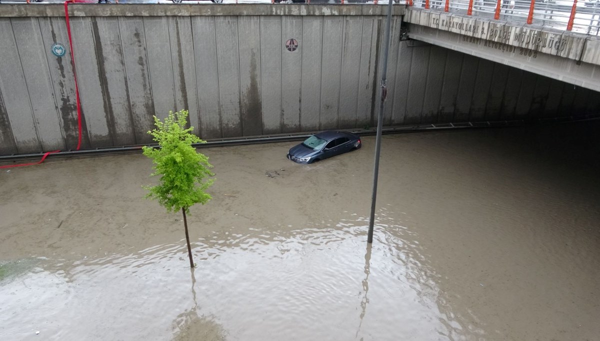 Malatya'da sağanak hayatı felç etti
