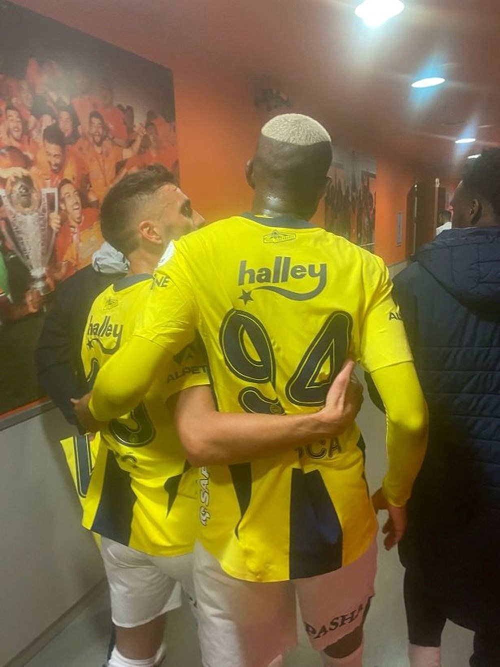 Fenerbahçe'de saha içinde büyük gerilim: Talisca ile tartışan Tadic'i güçlükle tuttular - 5