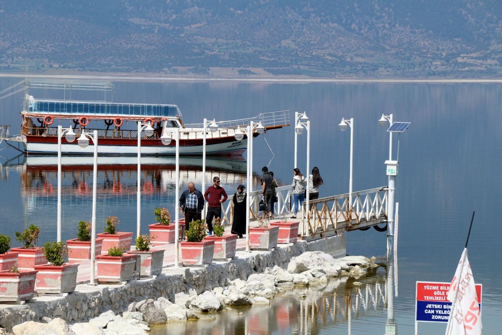 Burdur Gölü'nde korkutan görüntü! Göl iskeleden 18 metre uzaklaştı! - 12