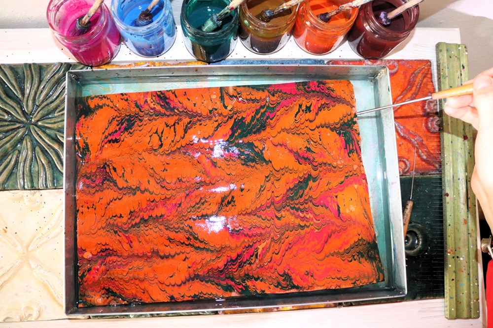 Ebru Sanatıyla Dönüşen Atık Deriler: Takı ve Çantalarda Yeni Bir Sanat Doğuyor 73