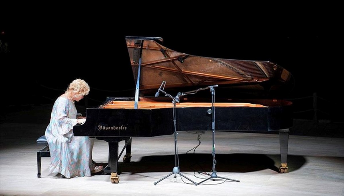 20. Uluslararası Gümüşlük Müzik Festivali'nde Gülsin Onay konseri 20. Uluslararası Gümüşlük Müzik Festivali'nde Gülsin Onay konseri